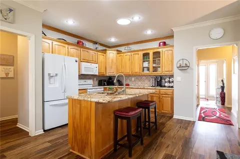 Kitchen - 4756 SW Leafwing Dr, Lees Summit, MO 64082 photo 4 of 5