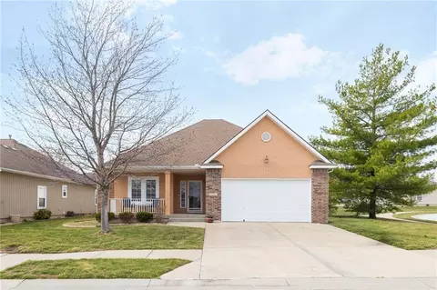 4756 SW Leafwing Dr, Lees Summit, MO 64082