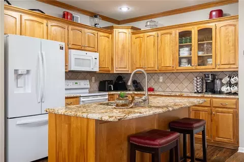 Kitchen - 4756 SW Leafwing Dr, Lees Summit, MO 64082 photo 5 of 5