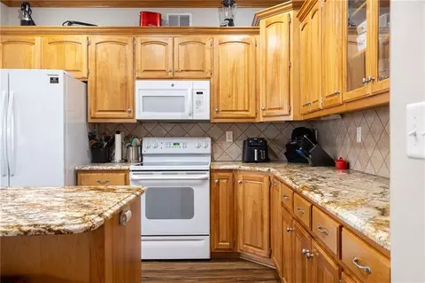 Kitchen - 4756 SW Leafwing Dr, Lees Summit, MO 64082 photo 2 of 5