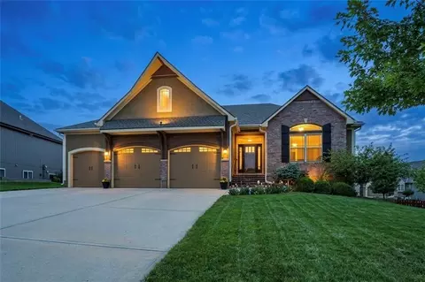 4560 NE Seneca Ter, Lees Summit, MO 64064