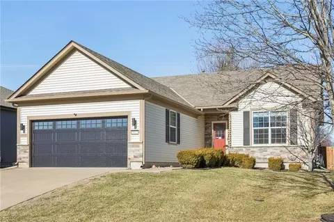 1022 SW Cheshire Dr, Lees Summit, MO 64083