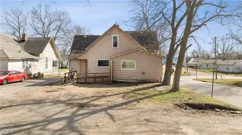 Exterior - 301 E Mitchell St, Marshall, MO 65340 photo 1 of 2
