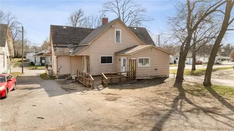 Exterior - 301 E Mitchell St, Marshall, MO 65340 photo 2 of 2
