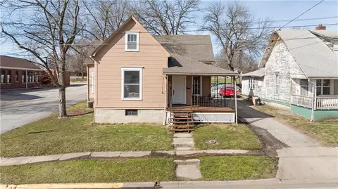 301 E Mitchell St, Marshall, MO 65340
