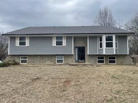 812 Harris St, Frontenac, KS 66763