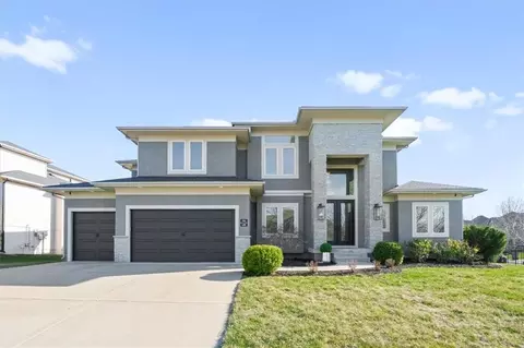 1744 NE Woodland Shores Ln, Lees Summit, MO 64086