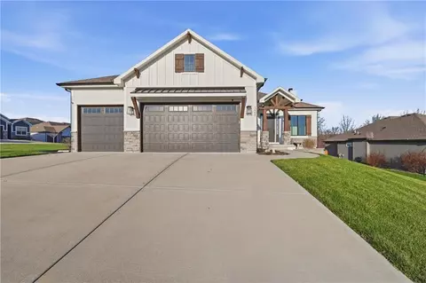 1405 NW Aspen Cir, Grain Valley, MO 64029