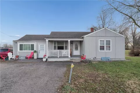 113 N Broadway St, Oak Grove, MO 64075
