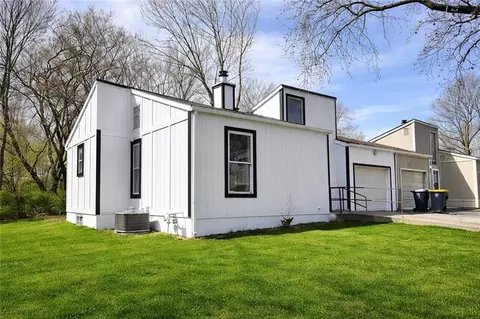 9516 Manning Ave, Kansas City, MO 64134