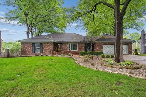 9937 Floyd St, Overland Park, KS 66212