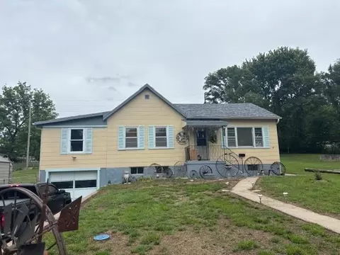 Exterior - 1119 Mound St, Atchison, KS 66002 photo 2 of 6