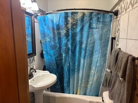 Bath - 1119 Mound St, Atchison, KS 66002 photo 1 of 2