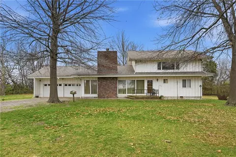 1074 S 240th St, Pittsburg, KS 66762