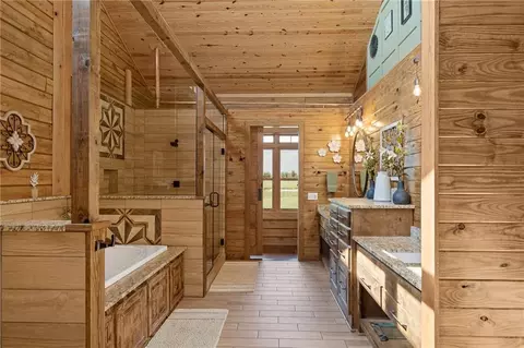 Bath - 8806 NW State Route Cc, Hamilton, MO 64644 photo 1 of 6