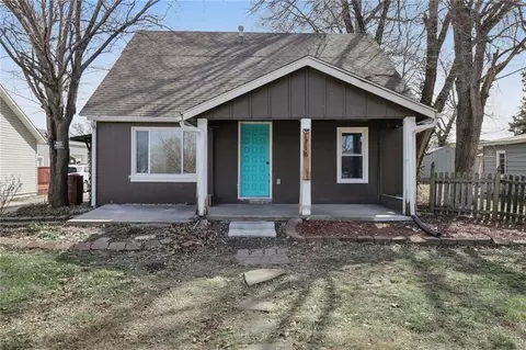 116 W 3rd St, Tonganoxie, KS 66086
