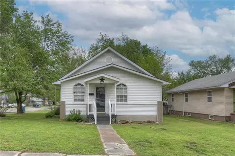 304 E 22nd St, Baxter Springs, KS 66713