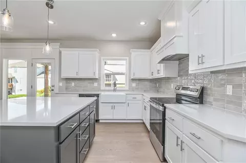 2714 W Park St, Olathe, KS 66061