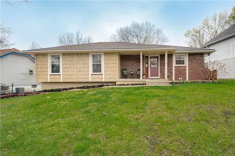 4916 S Shrank Dr, Independence, MO 64055