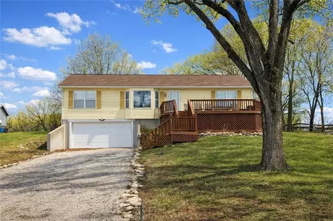 69 Lakeview Ln, Linn Valley, KS 66040