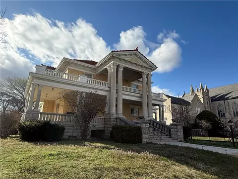 215 S 5th St, Independence, KS 67301