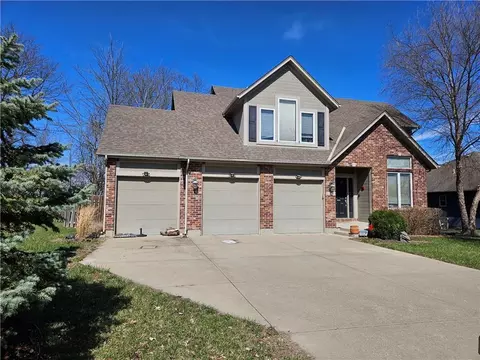 2208 SW Morris Dr, Lees Summit, MO 64082