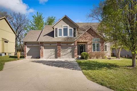 2208 SW Morris Dr, Lees Summit, MO 64082
