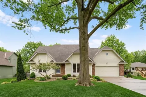 2224 NW Summerfield Dr, Lees Summit, MO 64081