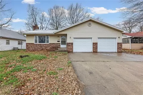 322 N 3rd St, Iola, KS 66749