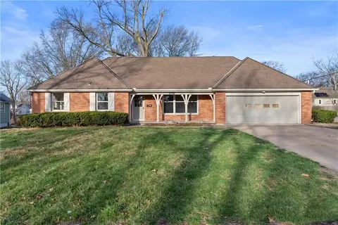 5702 Halsey St, Shawnee, KS 66216
