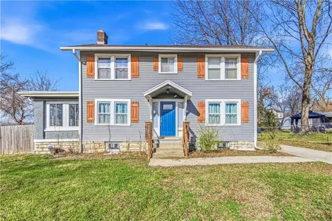 5978 Blue Hills Rd, Kansas City, MO 64110