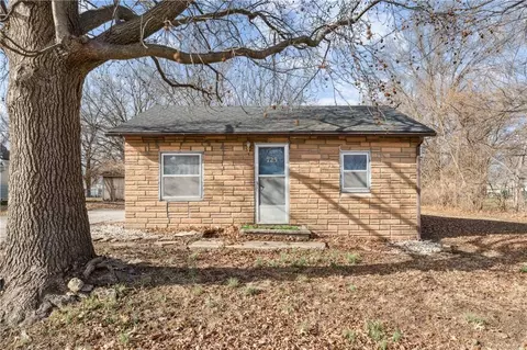 725 N Hamilton St, Olathe, KS 66061
