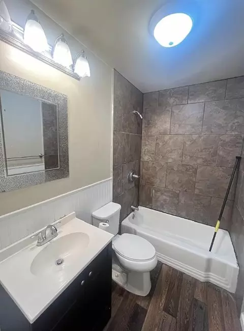 Bath - 201 E Culton 203 N College St, Warrensburg, MO 64093 photo 3 of 3
