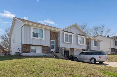 101-103 Brookridge Dr, Harrisonville, MO 64701