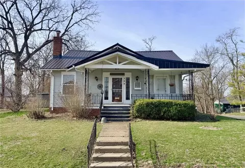 162 E 7th St, Trenton, MO 64683