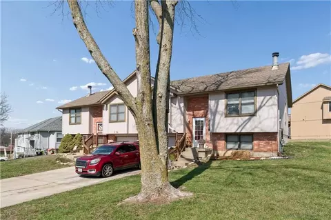 112-114 Brookridge Dr, Harrisonville, MO 64701