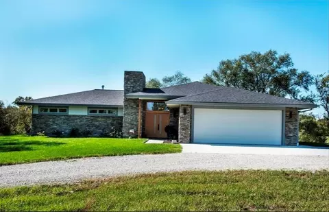 11 E 1100 Rd, Baldwin City, KS 66006