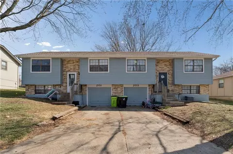 201-203 Brookridge Dr, Harrisonville, MO 64701