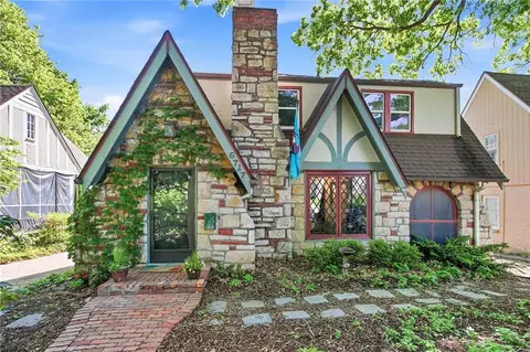 6717 Locust St, Kansas City, MO 64131