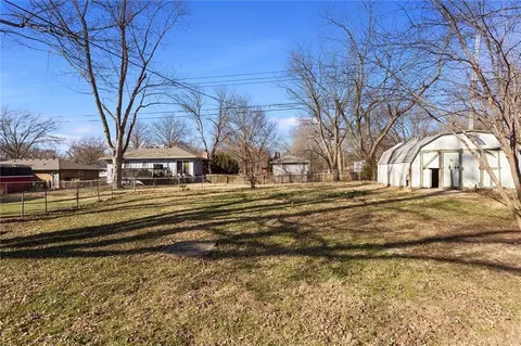 Exterior - 902 SW Lea Dr, Lees Summit, MO 64081 photo 3 of 3