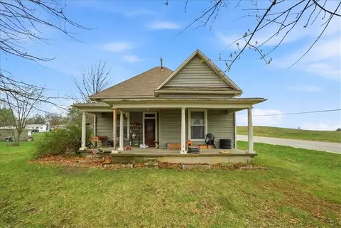502 SW Clinton St, Oak Grove, MO 64075