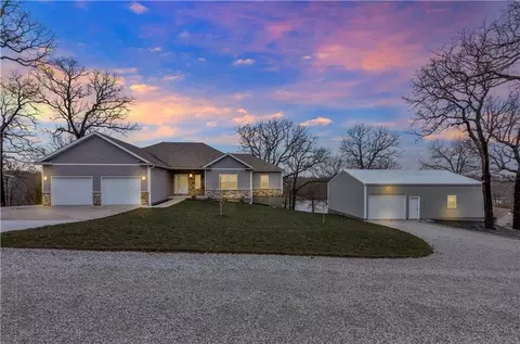 27487 Isabella Ln, Warsaw, MO 65355