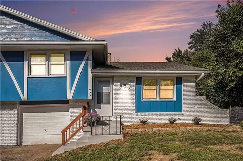 722 S Central St, Olathe, KS 66061