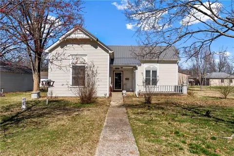 308 E Olive St, Rich Hill, MO 64779