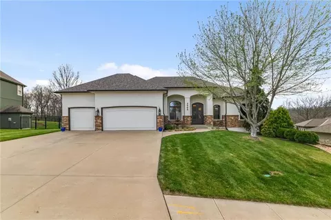 4900 SW Marguerite St, Blue Springs, MO 64015