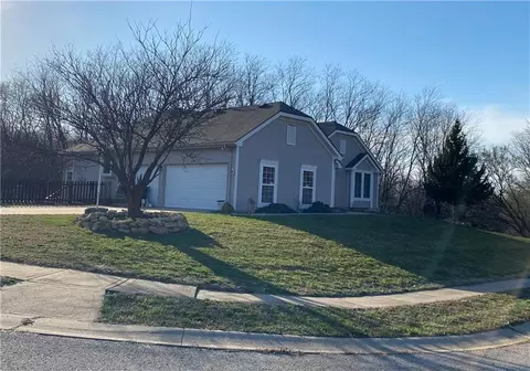 2224 NE 158th St, Smithville, MO 64089