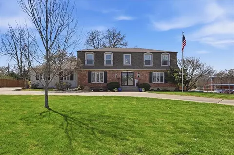 4950 Parish Dr, Roeland Park, KS 66205