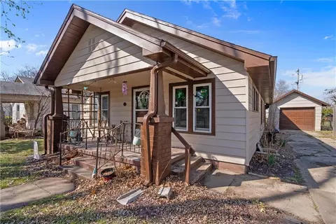 1010 W 3rd St, Coffeyville, KS 67337