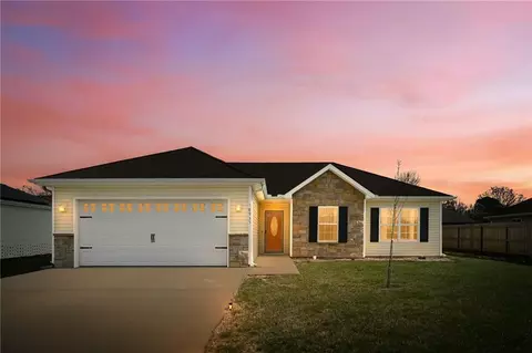 18935 S Oak St, Belton, MO 64012