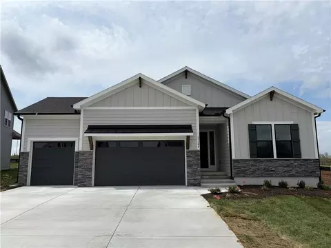 17162 S Laurelwood St, Olathe, KS 66062